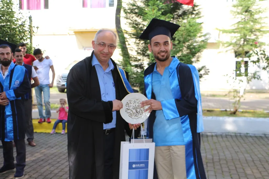 Haber: Hendek Meslek Yüksekokulunda Mezuniyet Heyecanı - Galeri-10