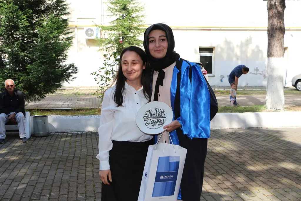 Haber: Hendek Meslek Yüksekokulunda Mezuniyet Heyecanı - Galeri-6