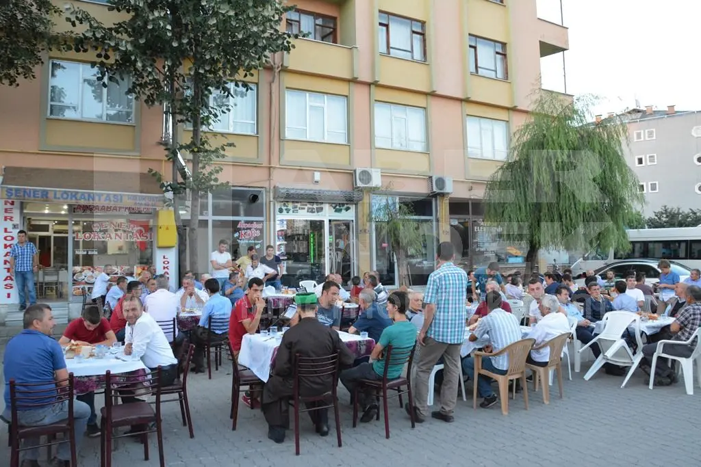 Haber: Şener Lokantasından Çeyrek Asırlık İftar Geleneği - Galeri-4