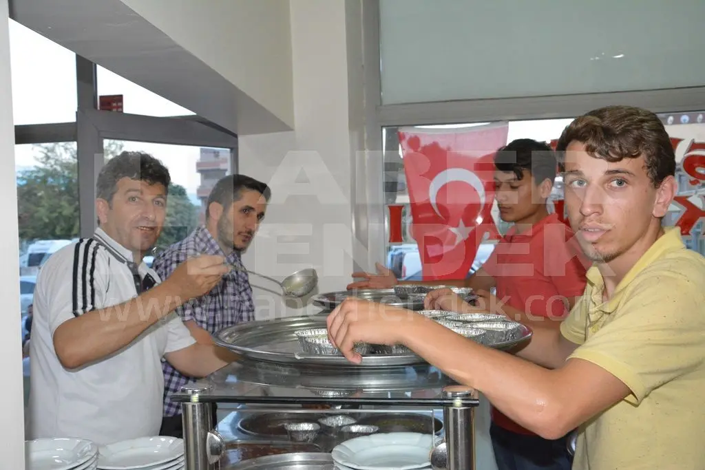 Haber: Şener Lokantasından Çeyrek Asırlık İftar Geleneği - Galeri-9