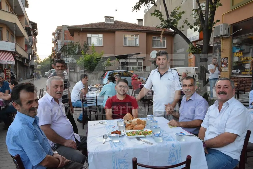 Haber: Şener Lokantasından Çeyrek Asırlık İftar Geleneği - Galeri-3