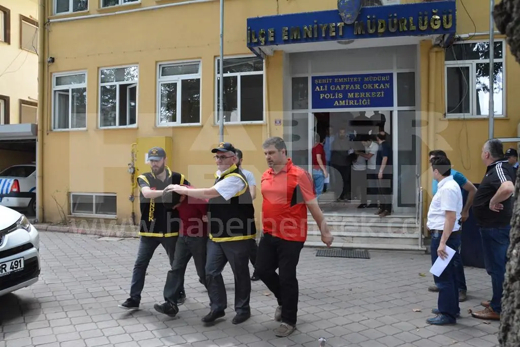 Haber: Jandarmayı Vurup Hastaneden Kaçırılan Uyuşturucu Baronu Hendek’te Yakalandı - Galeri-1