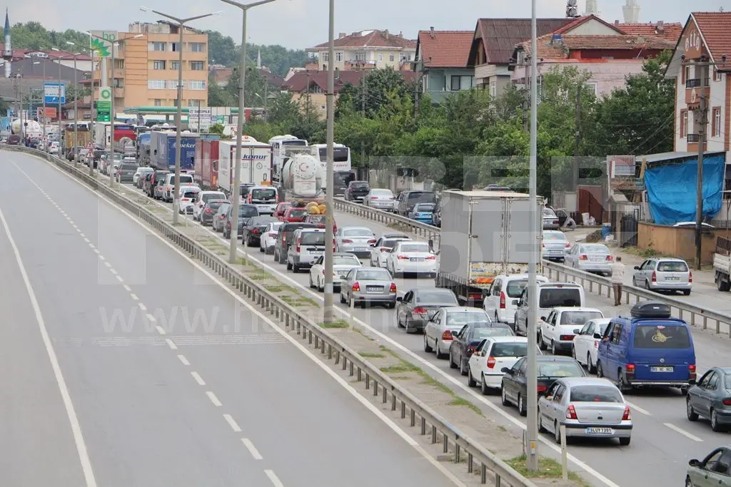 Haber: Hendek Trafiğinde Bayram Yoğunluğu - Galeri-1