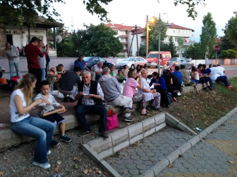 Haber: CHP’liler Yeryüzü Sofrasıyla” Açık Havada iftar yaptı - Galeri-1