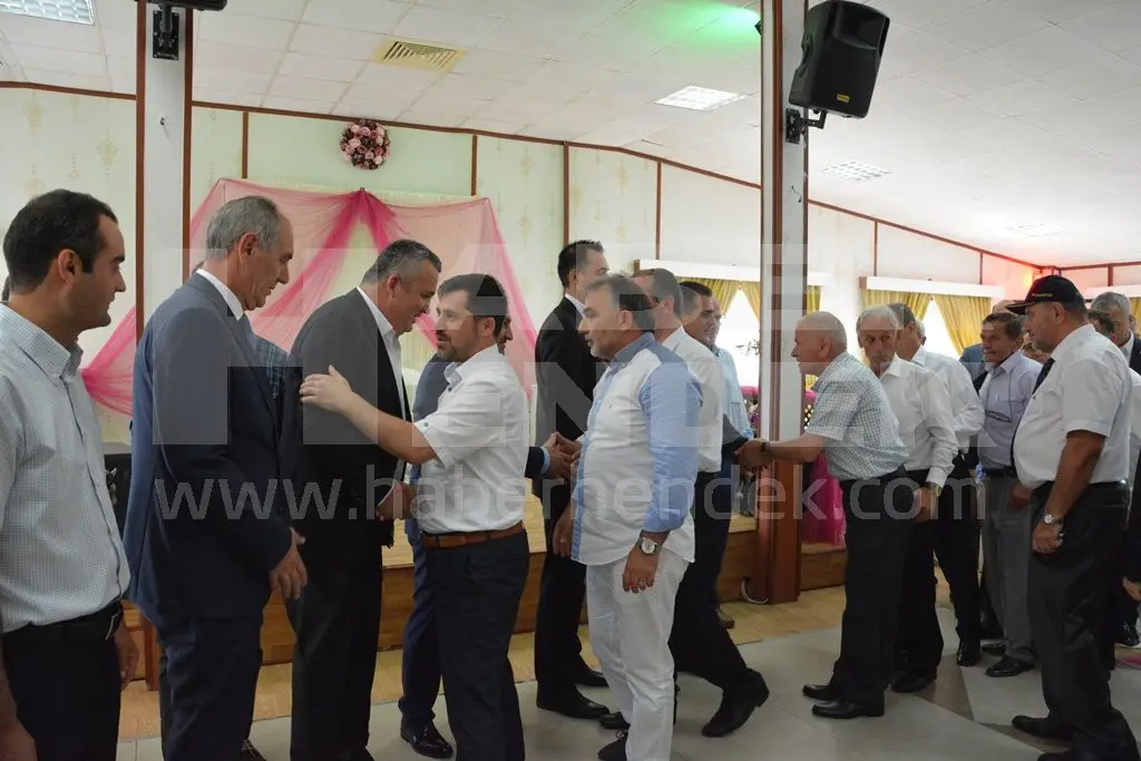 Haber: Halk Bayramlaşması Protokol Bayramlaşmasına Döndü - Galeri-6