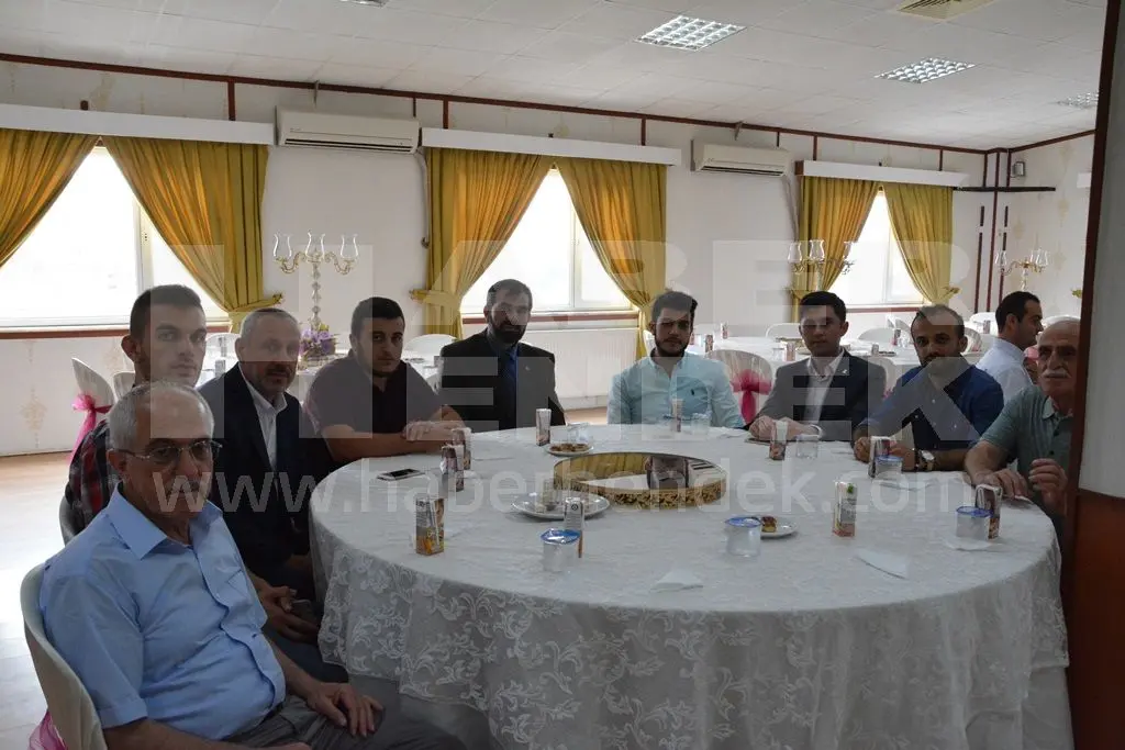 Haber: Halk Bayramlaşması Protokol Bayramlaşmasına Döndü - Galeri-3