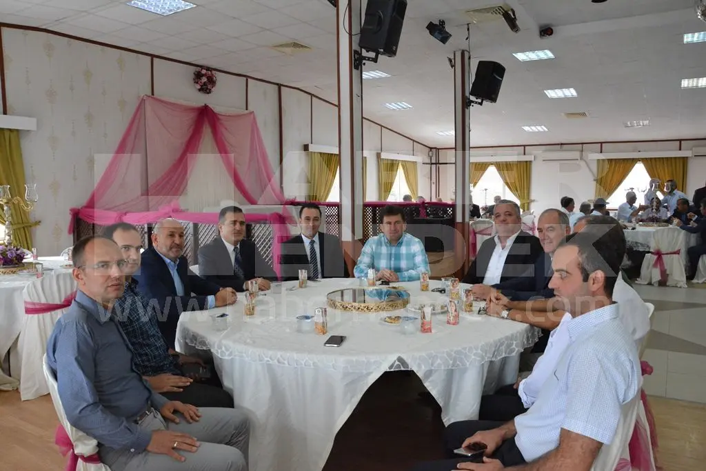 Haber: Halk Bayramlaşması Protokol Bayramlaşmasına Döndü - Galeri-2