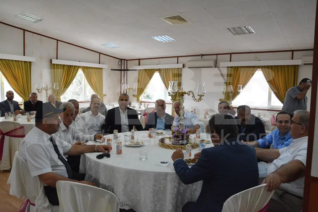 Haber: Halk Bayramlaşması Protokol Bayramlaşmasına Döndü - Galeri-1