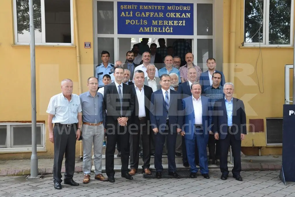 Haber: Halk Bayramlaşması Protokol Bayramlaşmasına Döndü - Galeri-12