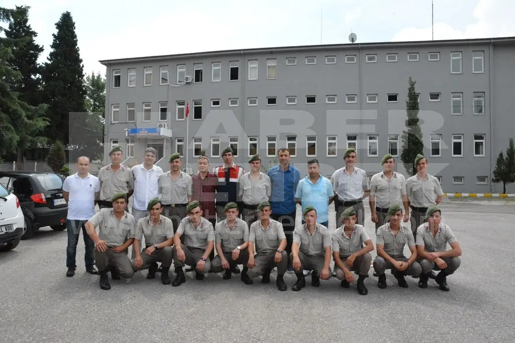 Haber: Halk Bayramlaşması Protokol Bayramlaşmasına Döndü - Galeri-9