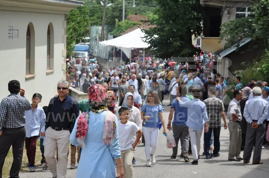 Haber: Hendek’te 108 Yıllık Bayram Geleneği - Galeri-1