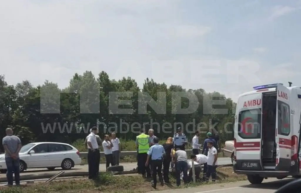 Haber: Otomobil Bariyerlere Çarptı, İki Kişi Yaralandı - Galeri-1
