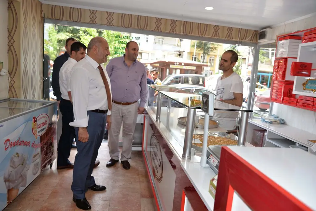 Haber: Başkan Püsküllü, esnafın bayramını kutladı - Öne Çıkan