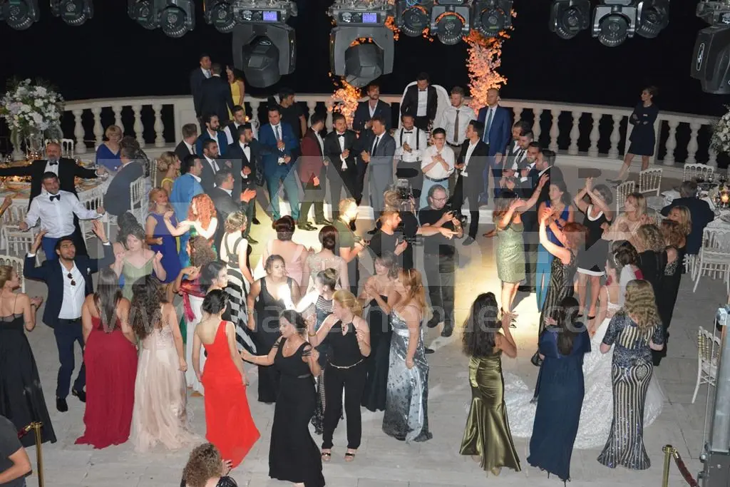 Haber: Yiğit ve İnna Çırağan Sarayında Evet dedi - Galeri-7