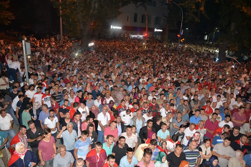 Haber: Hendek Demokrasiye sahip çıktı - Galeri-1