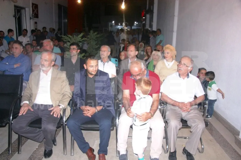 Haber: MHP Şehitler İçin Kuran Okuttu - Galeri-2