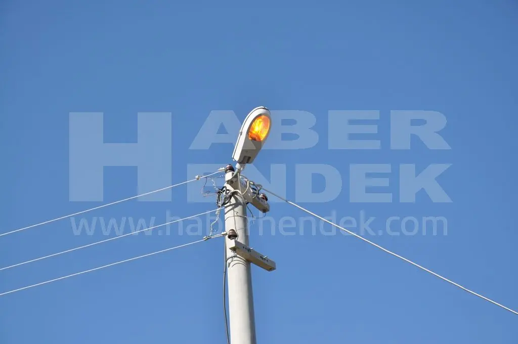 Haber: Sokak Lambaları Gündüz de Yanıyor - Galeri-1