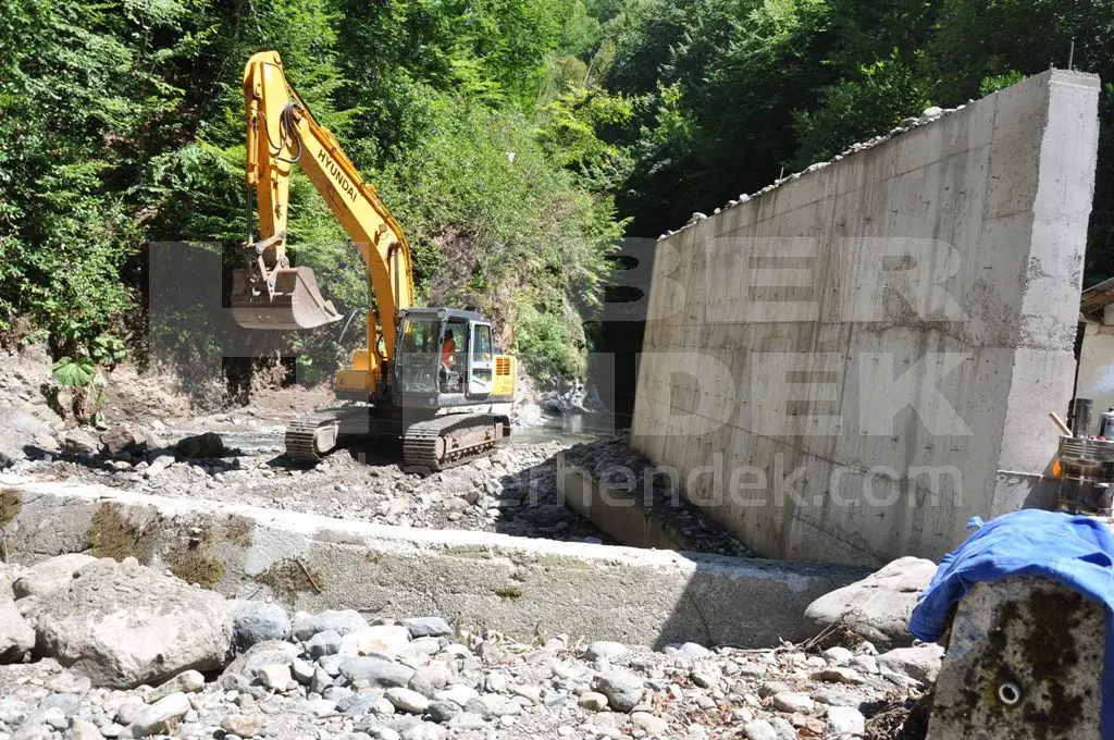 Haber: Zirvede Sele Karşı İstinat Duvarı - Galeri-2