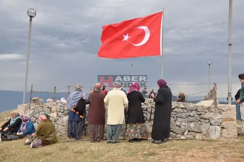 Haber: DİKMEN’DE ŞEHİTLER ANILDI - Galeri-1
