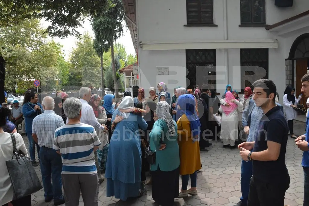 Haber: Hendek’te Hacı Adayları Dualarla Uğurlandı - Galeri-5