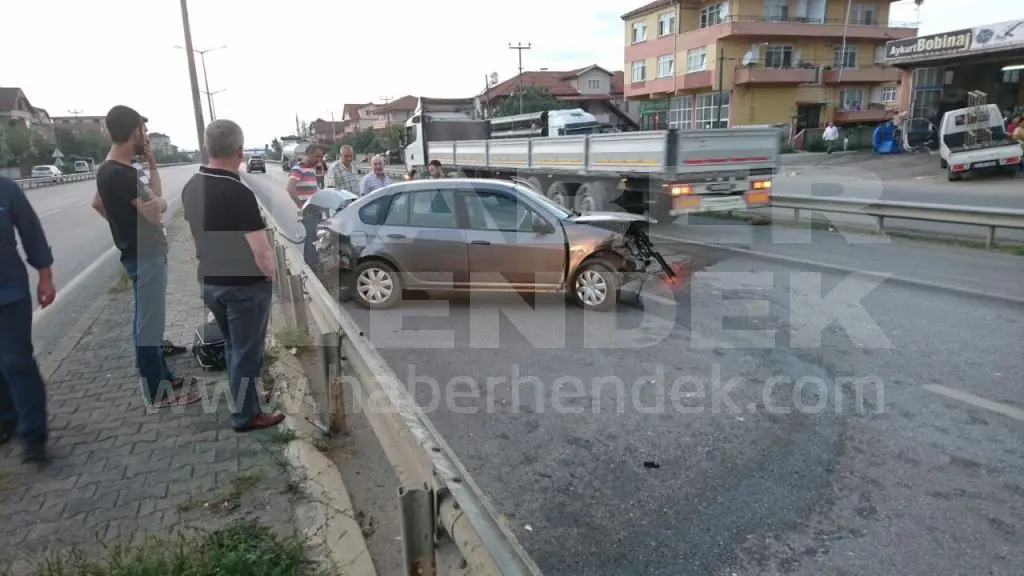 Haber: Tır’a çarpan Otomobilde Büyük Çapta Maddi Hasar Meydana Geldi - Öne Çıkan
