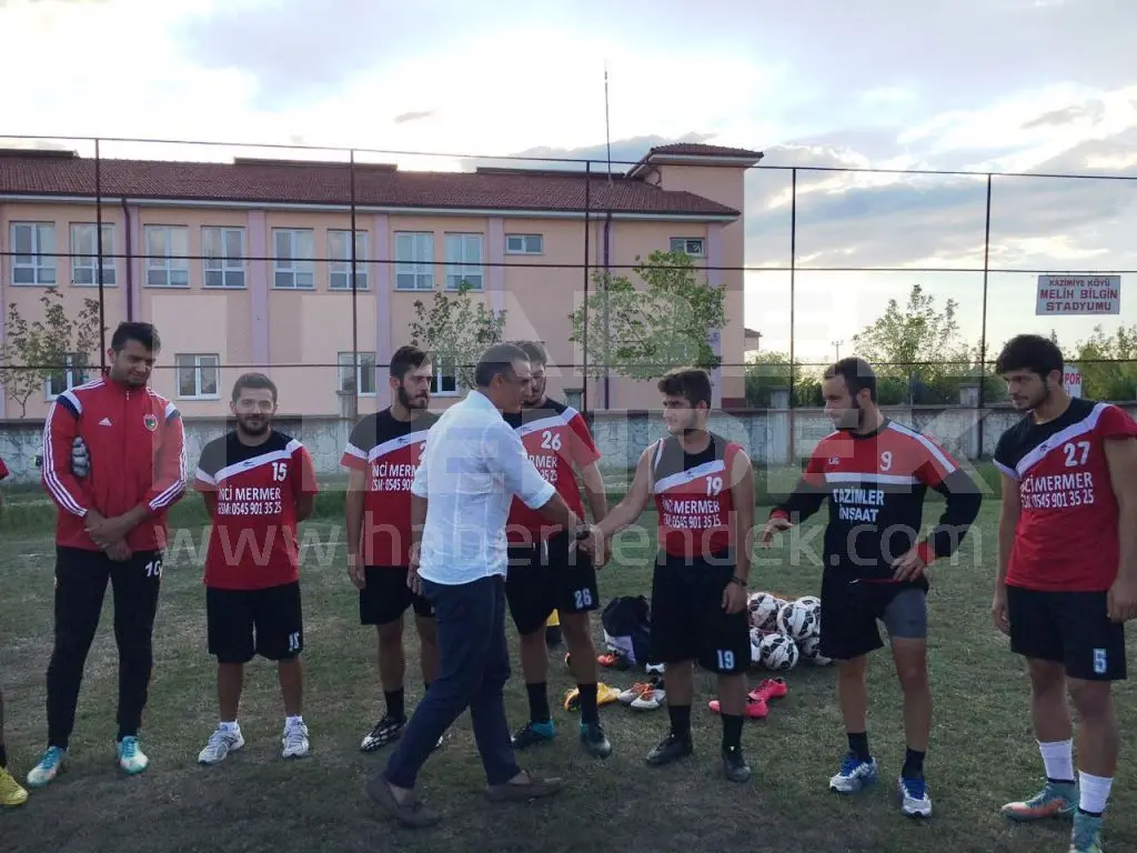 Haber: Tayfur Havutçu'dan Hendek Boğazspor'a sürpriz - Galeri-5