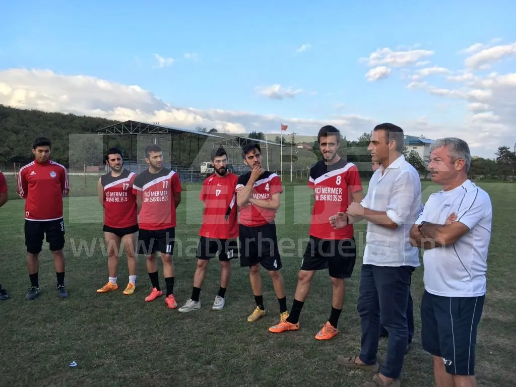 Haber: Tayfur Havutçu'dan Hendek Boğazspor'a sürpriz - Galeri-6
