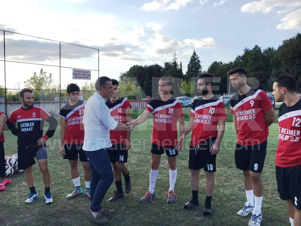Haber: Tayfur Havutçu'dan Hendek Boğazspor'a sürpriz - Galeri-4