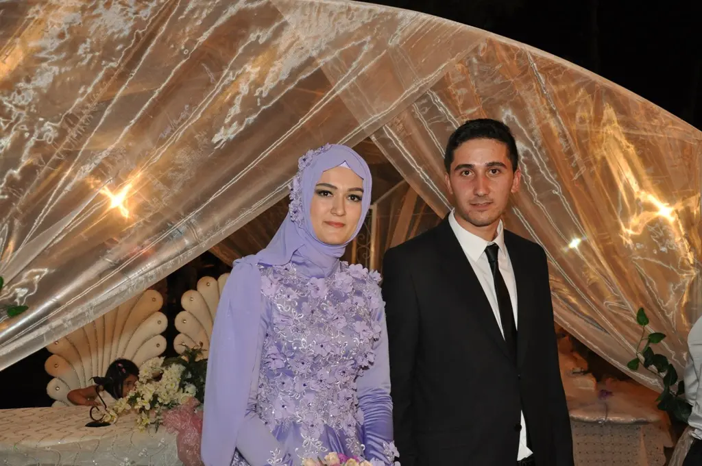 Haber: Büşra Ve Emre Evlilik Yolunda İlk Adımı Attılar - Öne Çıkan