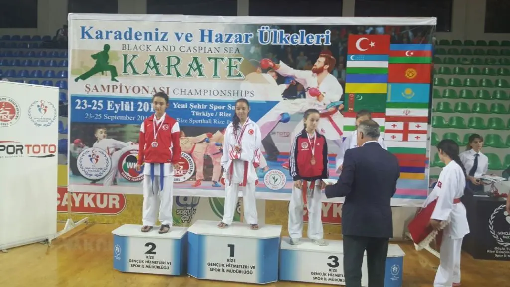 Haber: Hendek'li Karateciler Karadeniz de Fırtına Gibi Esti - Galeri-6