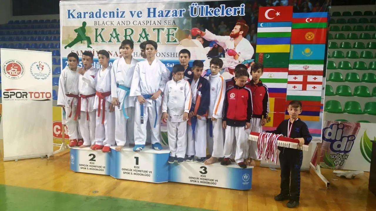 Haber: Hendek'li Karateciler Karadeniz de Fırtına Gibi Esti - Galeri-1