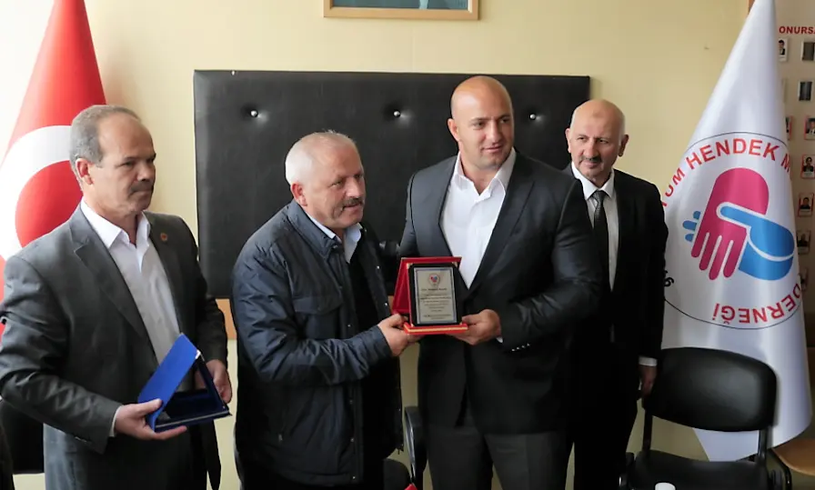 Haber: Muhtarlar Derneğinden, İş Adamlarına Plaket - Galeri-1