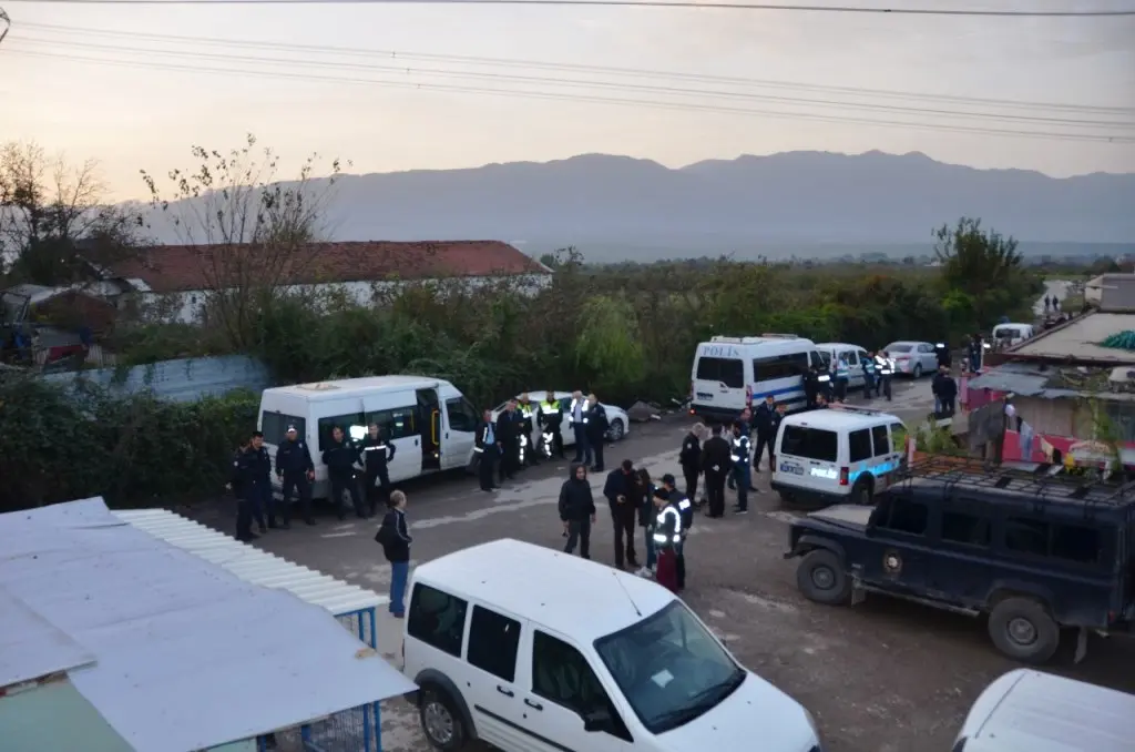 Haber: 120 POLİSLE TURANLARA ŞAFAK OPERASYONU - Öne Çıkan