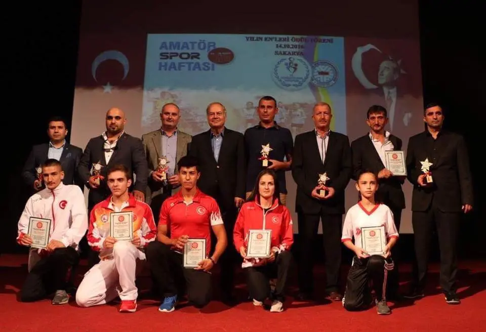Haber: Muay Thai, Karate ve Güreşçiler Ödüllerini Aldı - Galeri-10
