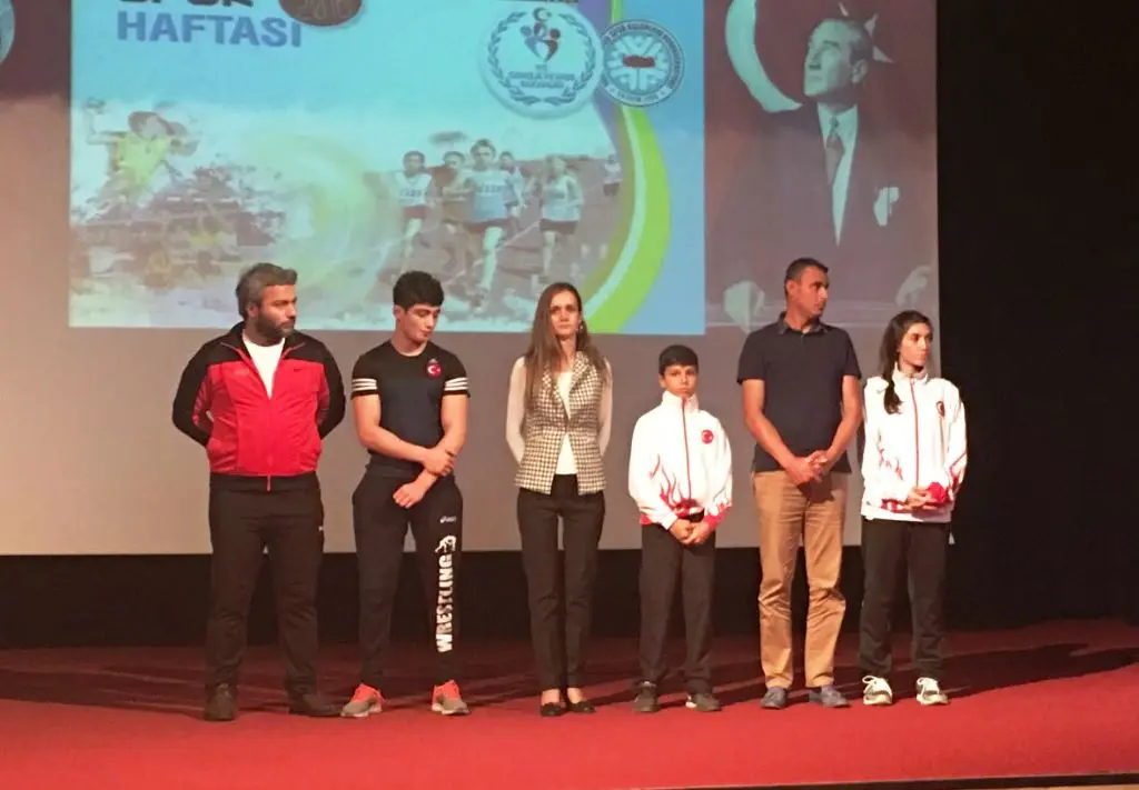 Haber: Muay Thai, Karate ve Güreşçiler Ödüllerini Aldı - Galeri-6