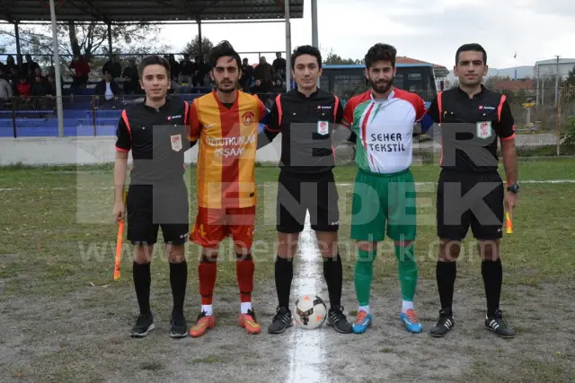 Akovaspor İki Attı Üç Aldı