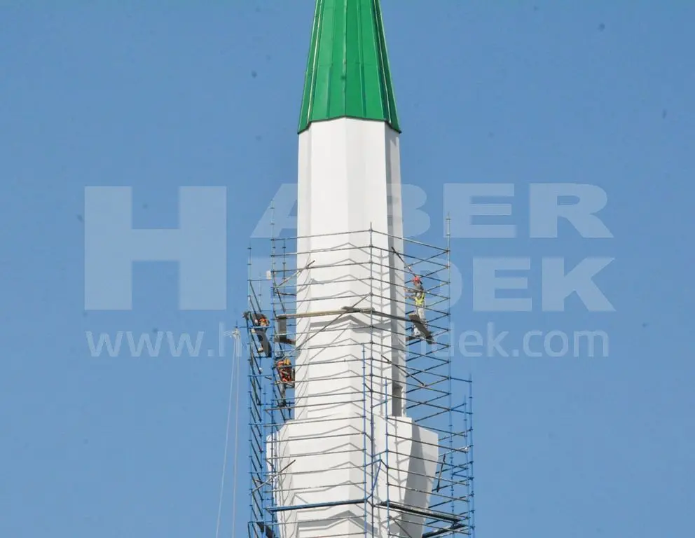 Haber: Akıllanmıyoruz, Minarede Çalışan İşçiler Ölüme Meydan Okuyorlar - Galeri-2