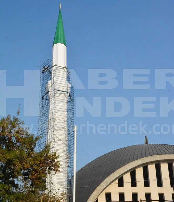 Haber: Akıllanmıyoruz, Minarede Çalışan İşçiler Ölüme Meydan Okuyorlar - Galeri-3