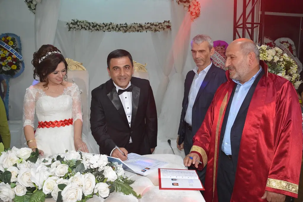 Haber: Avukat Ahmet Ay Emel’ine Kavuştu - Galeri-2