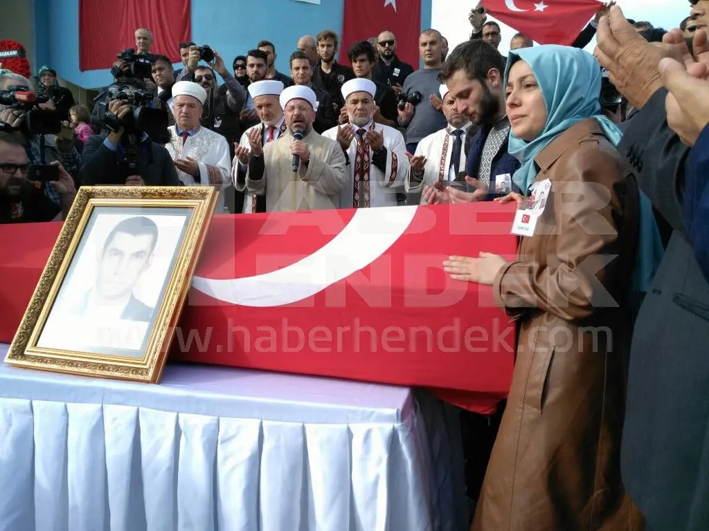 Haber: Şehidimiz Tekbirlerle Uğurlandı - Galeri-1