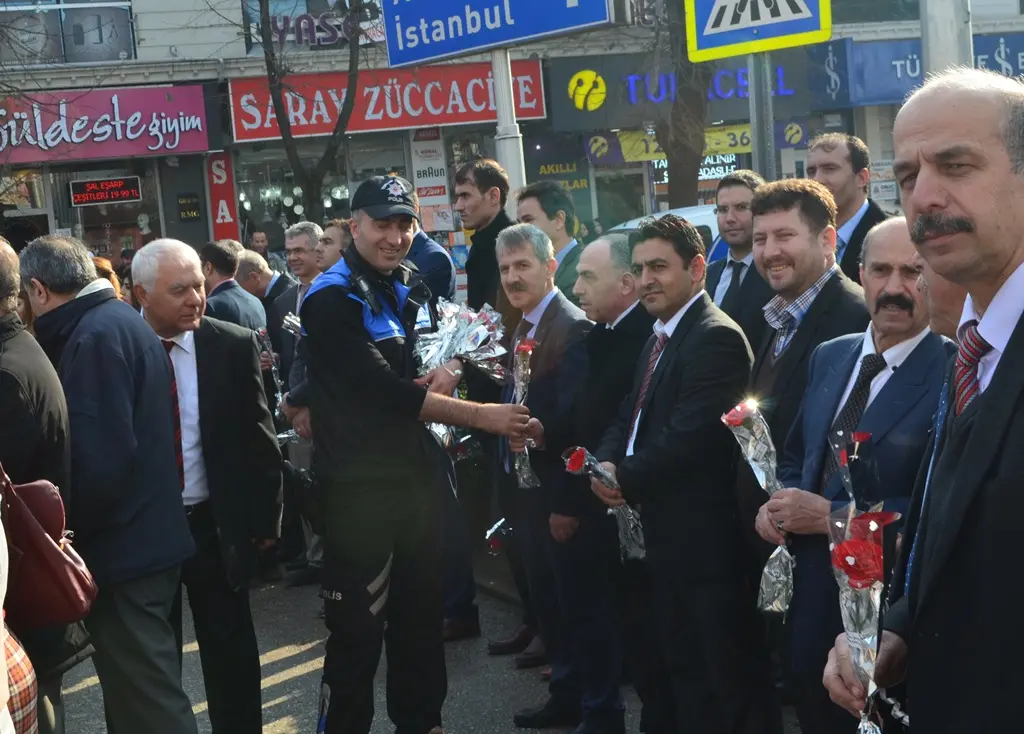 Haber: Hendek Polisinden Öğretmenlere Karanfilli Kutlama - Galeri-3