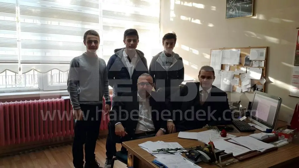 Haber: Ülkücü Gençlerden Öğretmenlere Karanfil - Galeri-6