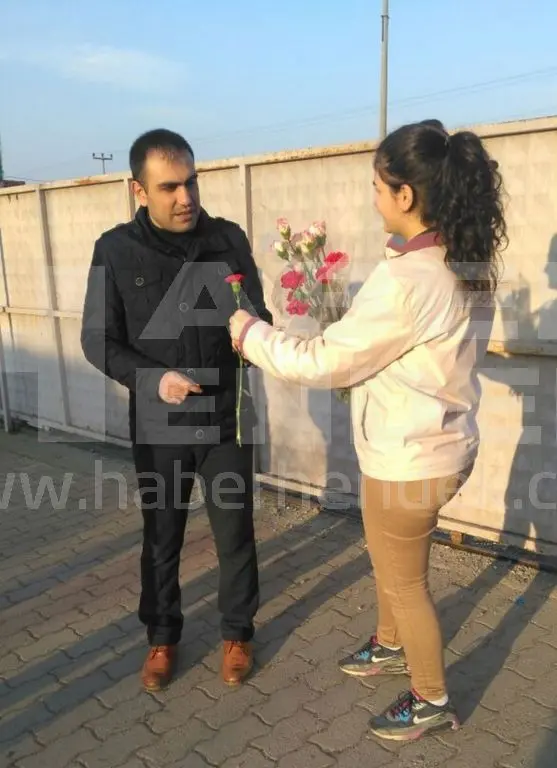 Haber: Ülkücü Gençlerden Öğretmenlere Karanfil - Galeri-8