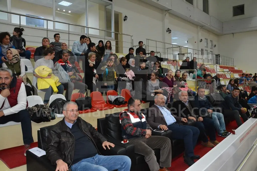 Haber: Hendek’te 16 Demir Adam’dan Hentbol Şenliği - Galeri-3