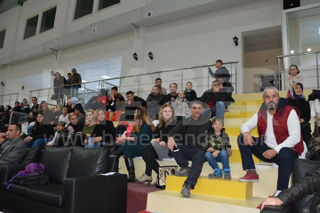 Haber: Hendek’te 16 Demir Adam’dan Hentbol Şenliği - Galeri-2