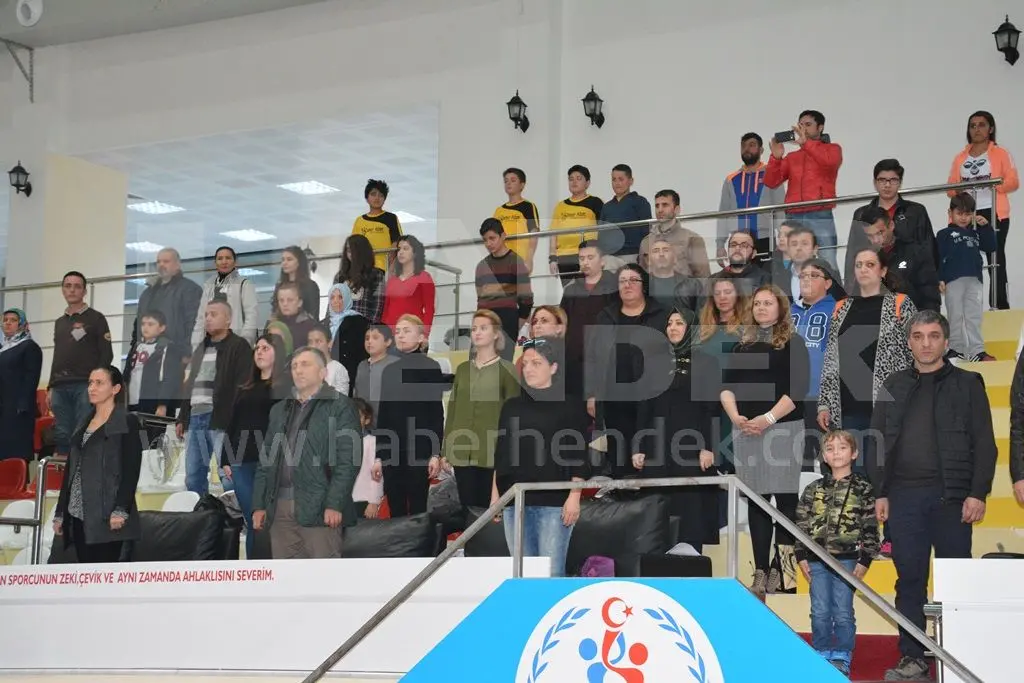 Haber: Hendek’te 16 Demir Adam’dan Hentbol Şenliği - Galeri-5