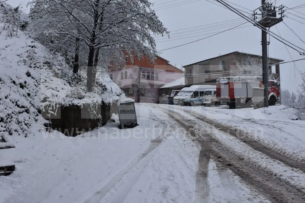 Haber: ZİRVEDE KAR 10 CM’E ULAŞTI - Galeri-1