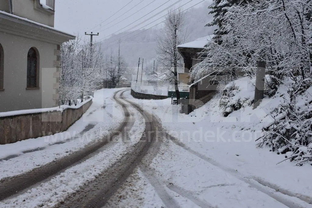 Haber: ZİRVEDE KAR 10 CM’E ULAŞTI - Galeri-2