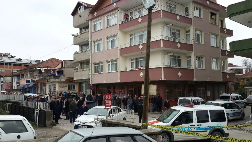 Haber: Ruh Sağlığı Bozuk Vatandaş Dehşet Saçtı. Bir Polis Memuru Ağır Yaralandı - Galeri-1