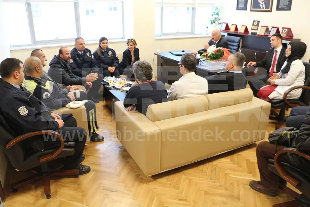 Haber: Hendek Emniyetten Hastaneye Teşekkür Ziyareti - Galeri-1